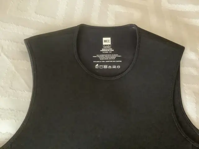 Men’s large Neoprene wetsuit top $40 in Fishing, Camping & Outdoors in Ottawa - Image 4