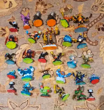 For Sale Assortment of Skylanders. Come from Swap Force, Spyro's Adventure, Giants and Trap Team. So...