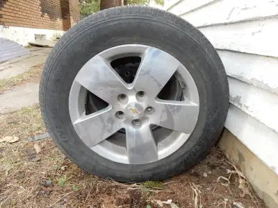 215-60-16 Bridgstone Insigifia montés sur roues Malibu
