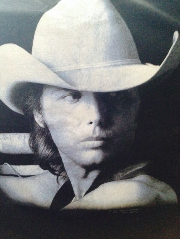 Country legend Dwight Yoakum in Arts & Collectibles in Gatineau