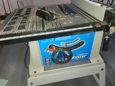 Drlta Shop Master table Saw with stand. Great condition