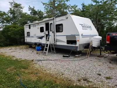 Looking to sell or possibly trade for 4x4 ATV, Sxs, boat etc 2004 Terry Dakota 29bhs 30'x 8' with sl...