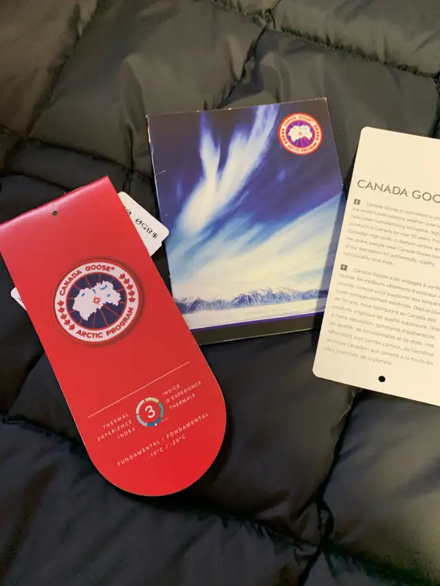 Canada goose black Victoria parka in Women's - Tops & Outerwear in Cape Breton - Image 6