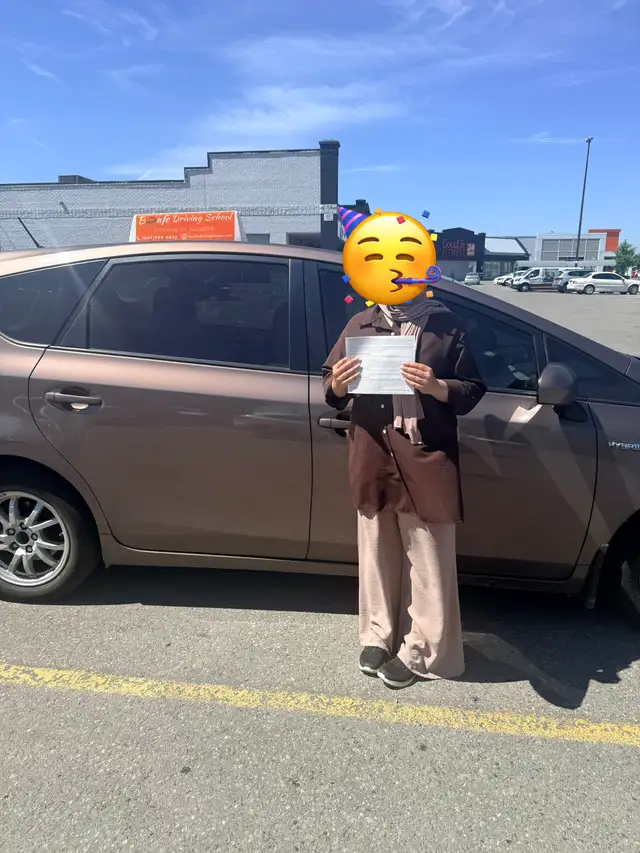 Female Driving instructor 528934836592988161