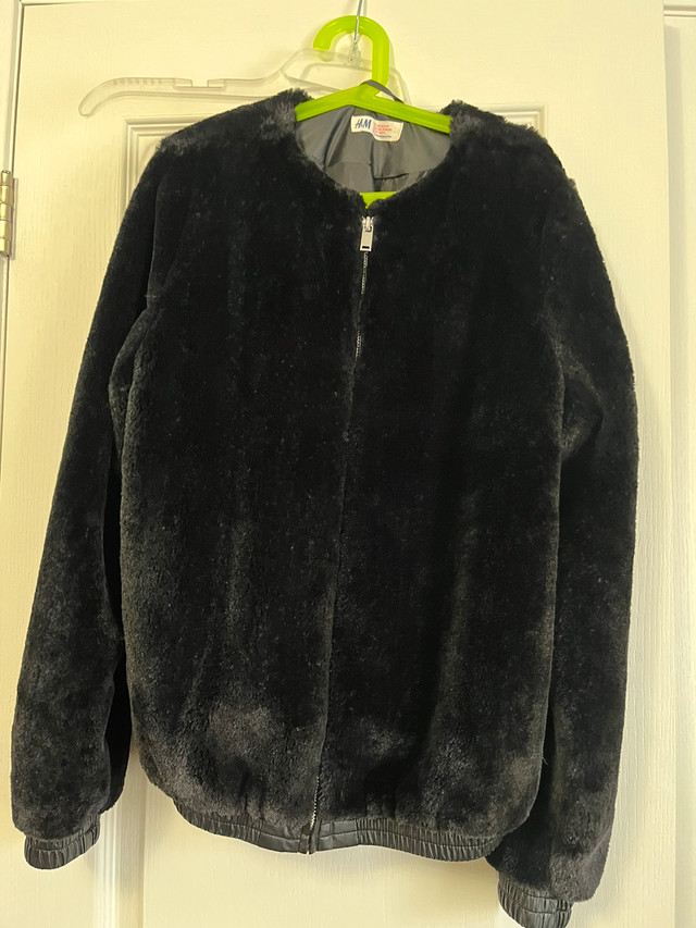 Kids faux fur black bomber jacket  in Kids & Youth in Markham / York Region - Image 2