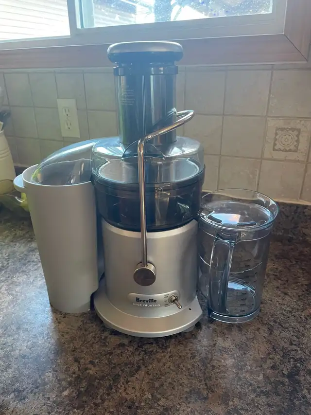 Breville Juice Fountain Plus Juicer in Processors, Blenders & Juicers in Thunder Bay - Image 2