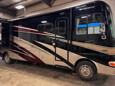 34b Fiesta Motorhome. Clean Unit. Comes with Onan Generator onboard, Brand New Tires 2025
