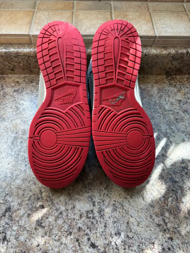 Nike Dunk High Premium Patent Tor in Men's Shoes in Nanaimo - Image 8