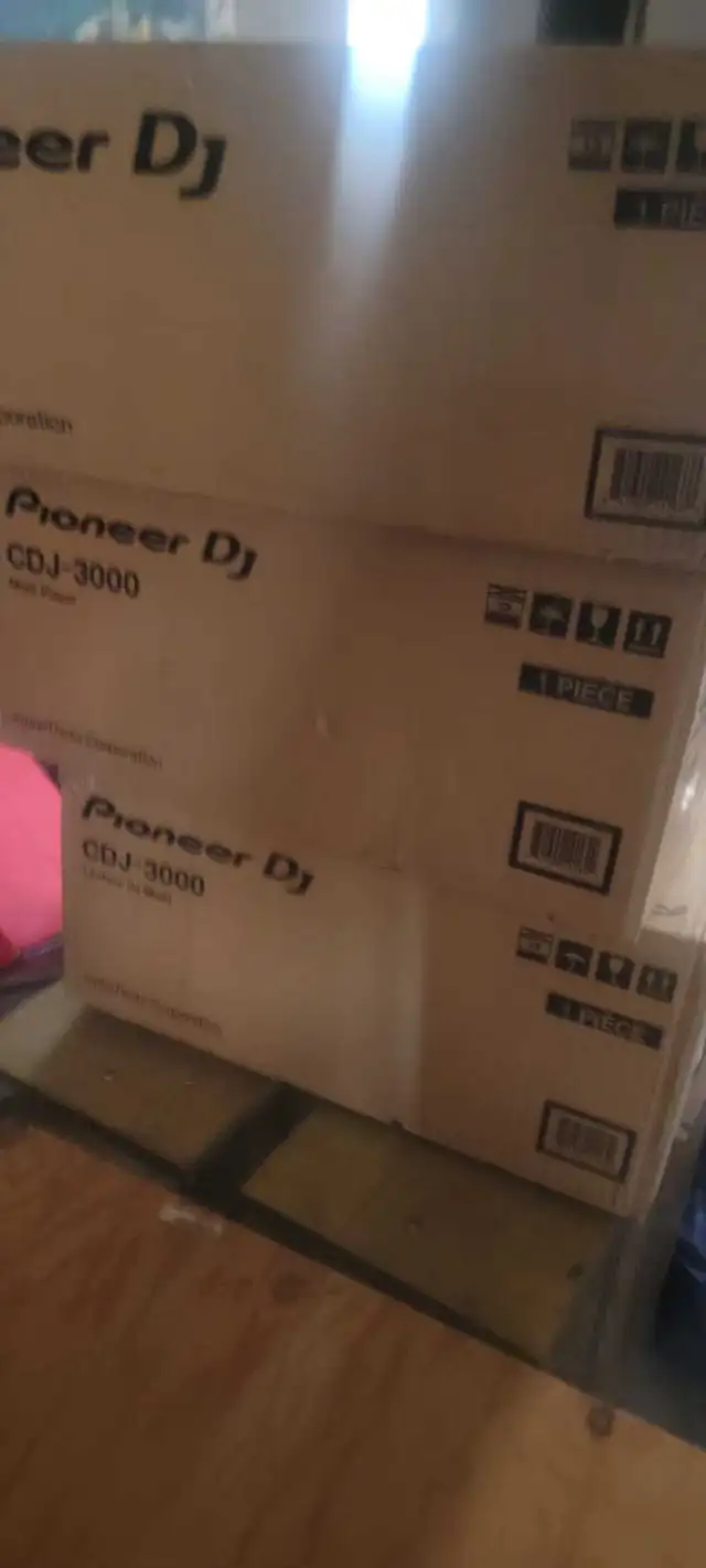 Pioneer DJ CDJ-3000 x2 in Performance & DJ Equipment in Bedford - Image 4
