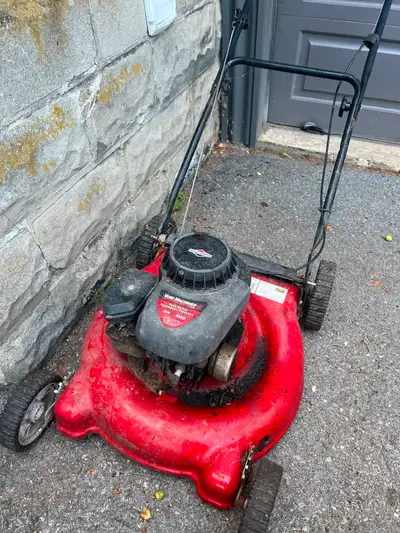 Briggs and Stratton lawnmower (not working atm), View more