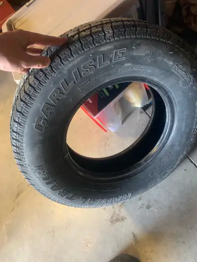 Like new carlise radial tread ST 175/80/R13 trailer tire Best offer