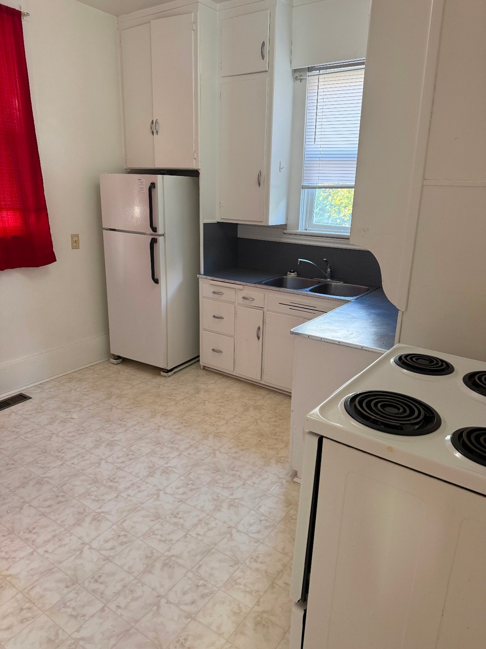 Nutana 2 bedroom with den available November 1st 5