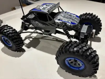 ECX TEMPER 1/18 SCALE 4 WHEEL DRIVE GEN 2 BRUSHED MOTOR COMPLETE WITH LED LIGHT BAR . COMES WITH RAD...