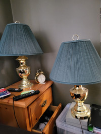 Lot of 2 vintage table  lamps 