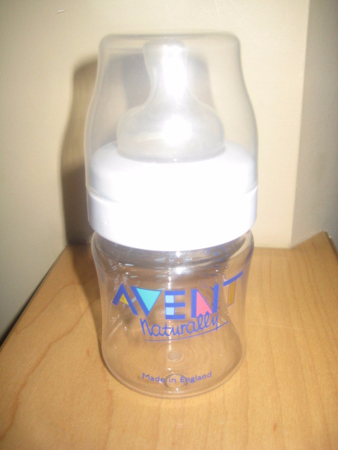 AVENT 4 OZ BRAND NEW BABY BOTTLE - BRAND NEW in Feeding & High Chairs in Calgary