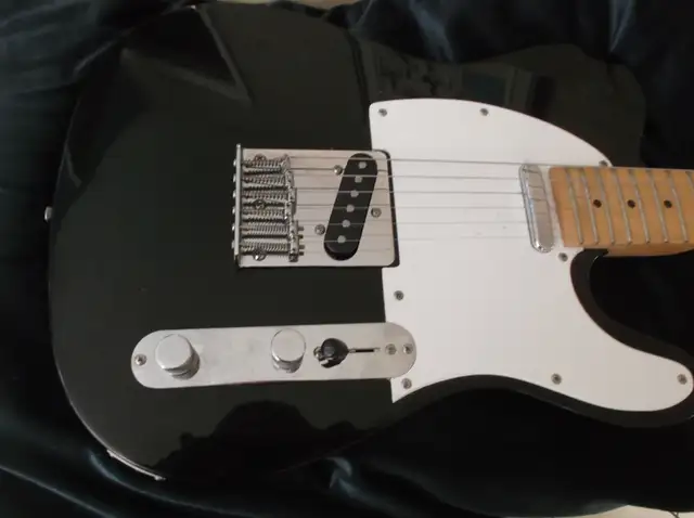 Guitare électrique GFX avec  ampli Fender champion 20 in Guitars in Sherbrooke - Image 3