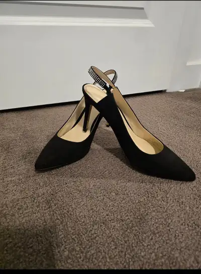 Elegant size 8.5 heels worn once, View more