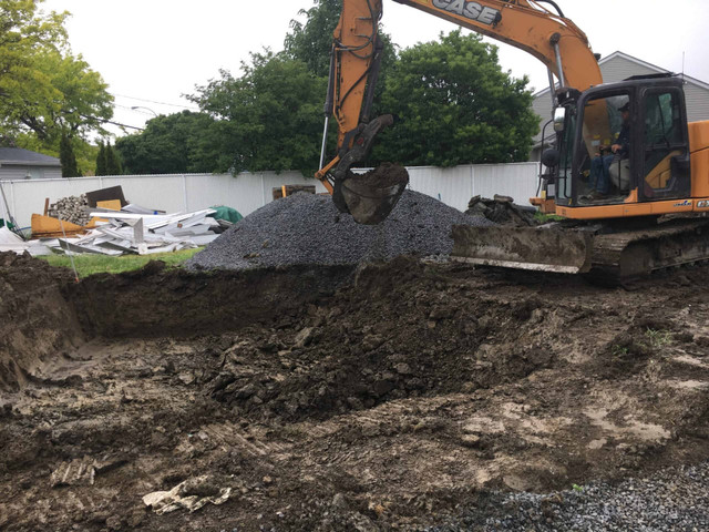 Excavation , drain français , fissure de fondation , démolition  in Excavation, Demolition & Waterproofing in Longueuil / South Shore