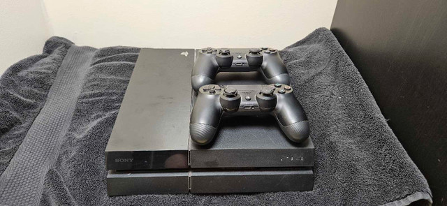Sony PlayStation 4 500GB Console - Black - Two Controllers- in Sony Playstation 4 in Burnaby/New Westminster