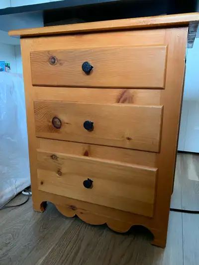 2 Tables de chevêt, View more