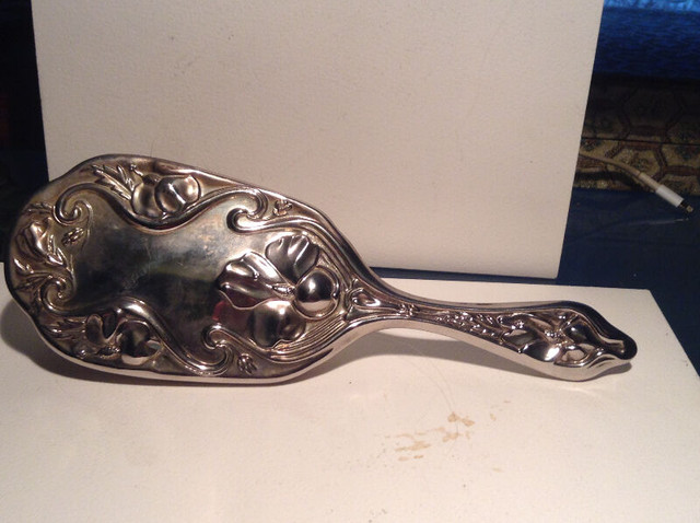 Vintage Antique VANITY EMBOSSED SILVER PLATED Collectibles HAIR in Arts & Collectibles in Vancouver