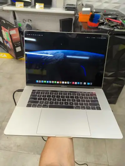 MacBook pro 2017 , View more