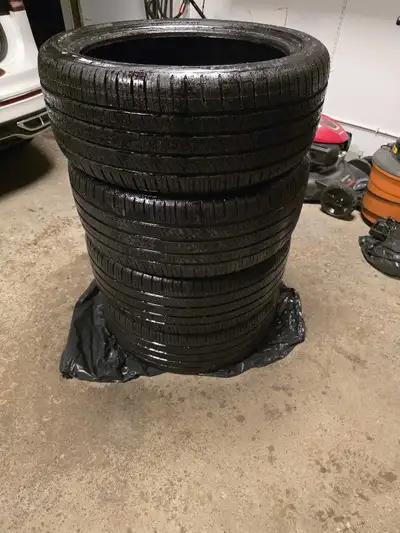 Excellent summer and winter traction All season tires 255/40 R20 ( wonderful tread ) 101H speed rati...