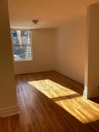 Verdun 7 1/2 Ground Floor (3 bed+Den) near the waterfront