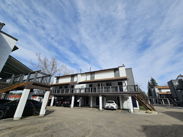 Charming NEWLY RENOVATED 2 Bedroom Townhouse for Rent in Long Term Rentals in Calgary
