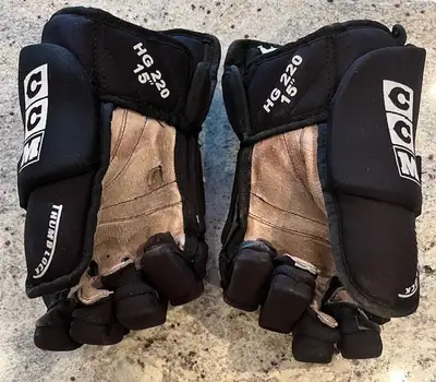 HOCKEY GLOVES (CCM) - BLACK, View more
