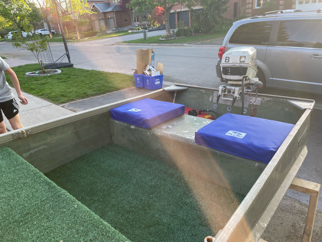 12 ft aluminum tin boat with 8hp johnson  in Personal Watercraft in Barrie - Image 4