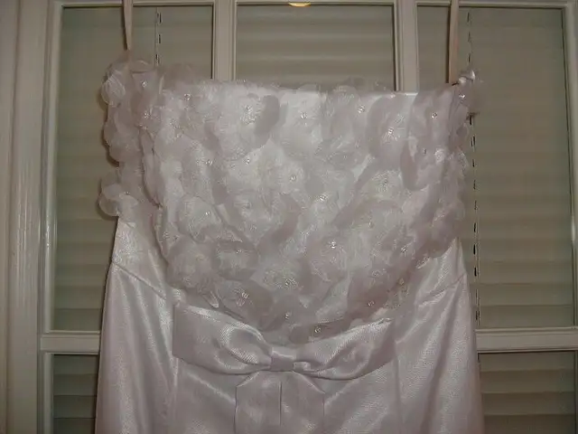 Brand New Strapless White Wedding Dress Petite (fits 0-2) in Wedding in Ottawa - Image 4