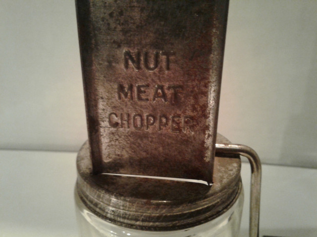 ANTIQUE VINTAGE NUT MEAT CHOPPER in Arts & Collectibles in Kawartha Lakes - Image 2