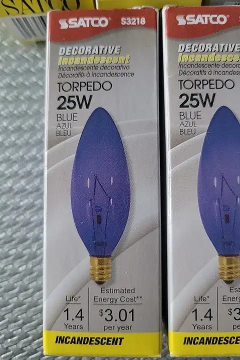 10 New indigo blue light bulbs in box in Indoor Lighting & Fans in Ottawa - Image 3