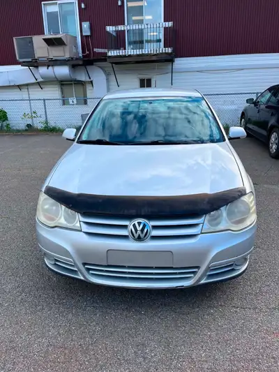 Vends golf city 2009 vehicule tres fiable et econo.ique avec la transmission 6 vitesses. plusieurs r...
