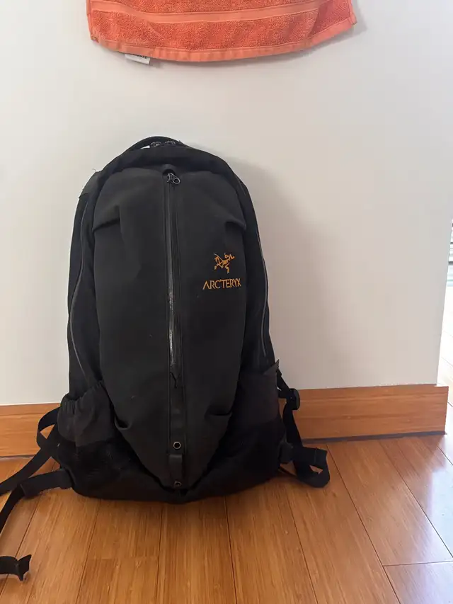 Arcteryx Arro 22 Backpack 24K Gold in Fishing, Camping & Outdoors in Ottawa - Image 3