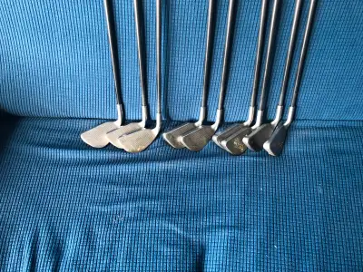 Very nice condition. Used by the proverbial little old lady. Avon Chamois grips aren't new but they'...