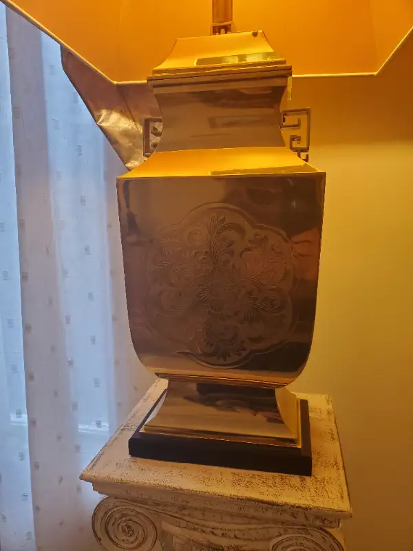 VINTAGE URN BRASS LAMP in Arts & Collectibles in City of Toronto - Image 6