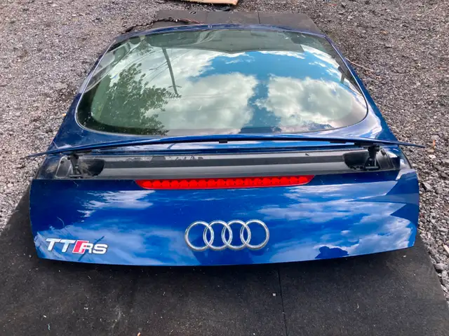 2008-2015 Mk2 Audi TTRS Trunk in Auto Body Parts in Hamilton - Image 3
