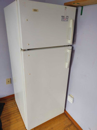 White Large refrigerator (Roper) Fridge 