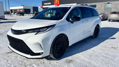 Available for Lease Takeover: 2025 Toyota Sienna AWD Hybrid XSE Technology, 7 seats - as NEW (2 mont...