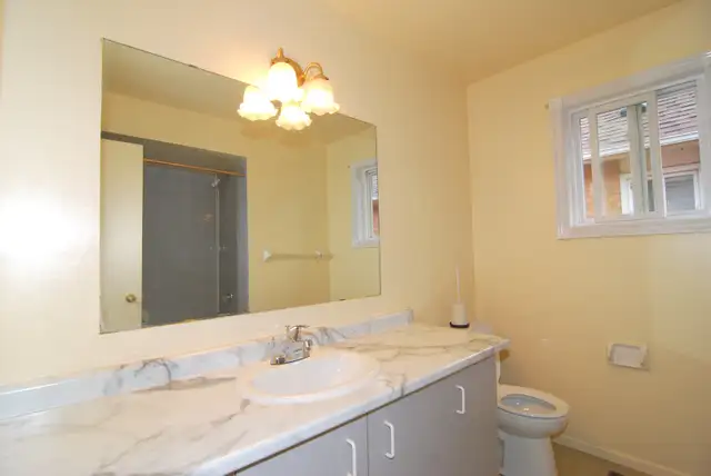 Stunning Executive 3 Bedroom House for Rent in Brampton in Long Term Rentals in Mississauga / Peel Region - Image 9