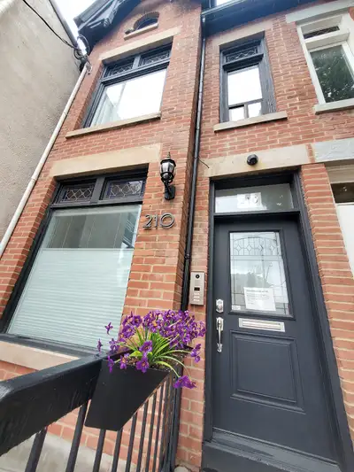Sep 1st | 2BR | TMU | YDS | 2 Desks | Modern Bunker