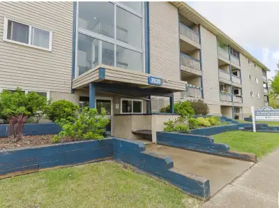 Completely renovated condo, currently rented by long term tenant that would like to stay. Ideal turn...