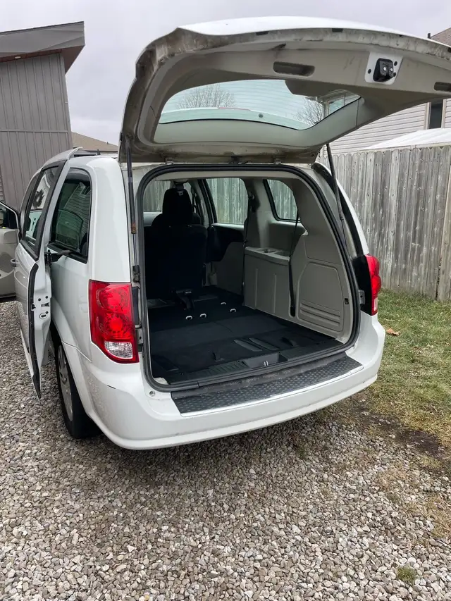 2015 Dodge Grand Caravan in Cars & Trucks in Leamington - Image 7