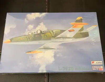 KP Master Hobby Kits Craft L-39 Z0 ALBATROS 1:72 Scale Model Kit. New