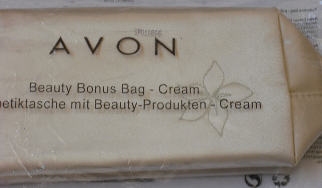 Makeup cosmetic pouch cream Avon zip up new in Women's - Bags & Wallets in Oakville / Halton Region - Image 4