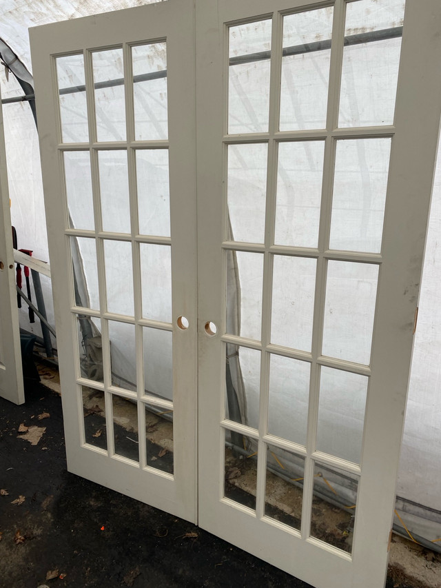 Porte française  blanche  pour ouverture de 60 par 80    225.00 in Windows, Doors & Trim in La Ronge
