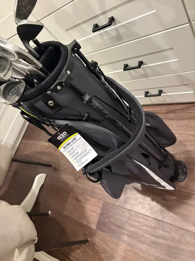 women’s right handed golf clubs and bag  in Golf in Guelph - Image 3