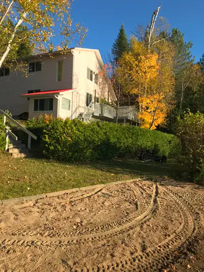 Situer a : La Minerve ... MAISON , 4 saisons , bord direct de l'eau ( lac ) , Terrain de 63 000 pied...